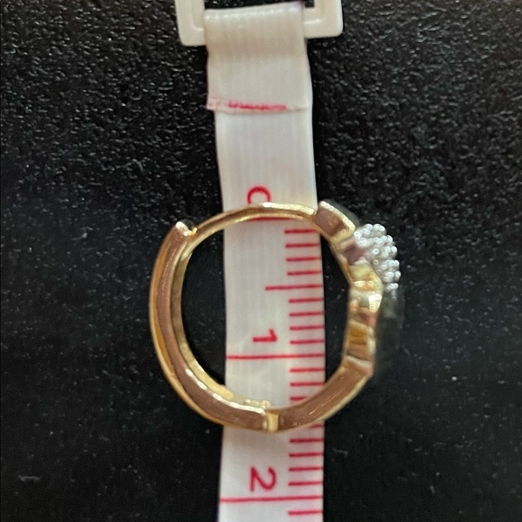 Beautiful 18K Gold Plated Earrings - Picture 3 of 4